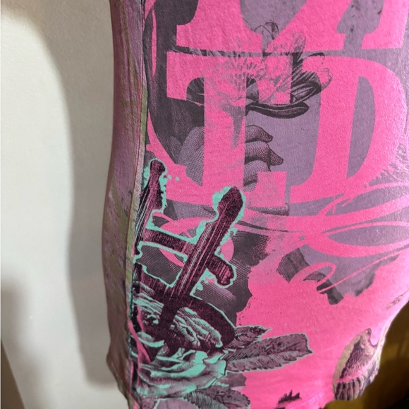 Women’s size M graphic tee shirt. - Picture 7 of 13